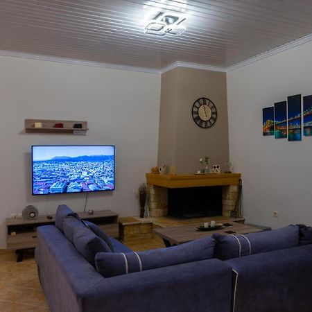 G.R Luxury Apartment Kalligoni Esterno foto