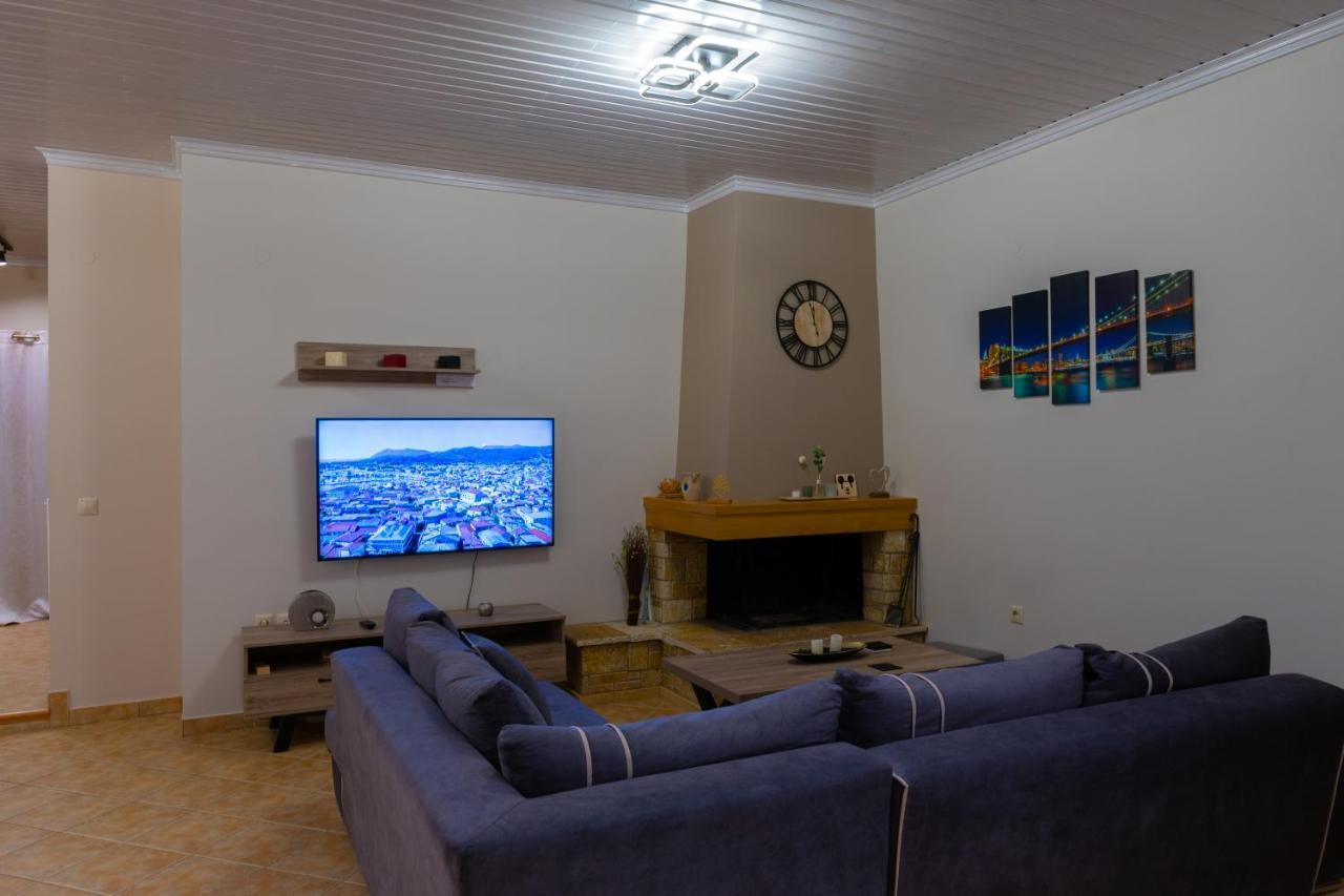 G.R Luxury Apartment Kalligoni Esterno foto